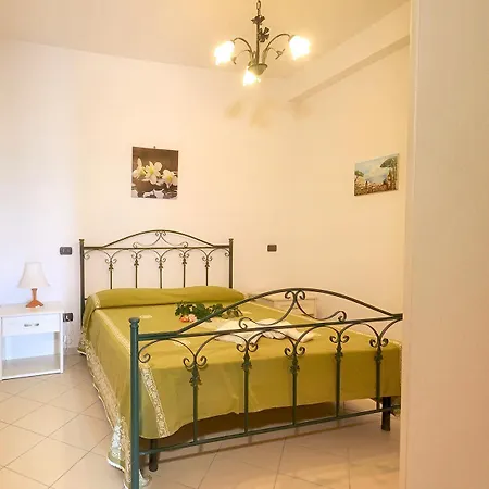 Casalesanpietro Apartment *